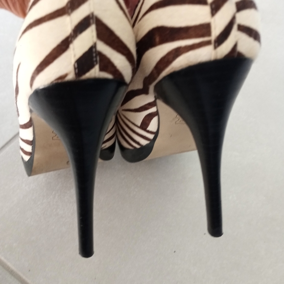 Steve Madden Rummble Calf Hair Zebra Print Heel - Picture 5 of 12